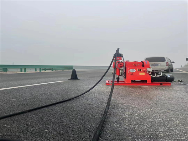 达日马路路基路面开裂下沉注浆加固灌浆